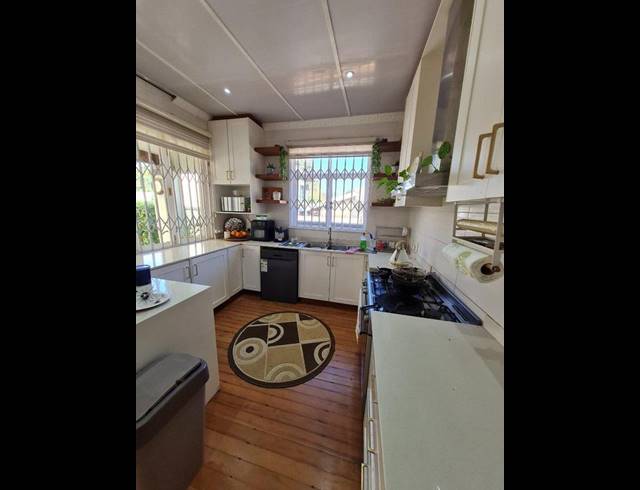 3 BEDROOM HOUSE FOR SALE IN ESSENWOOD